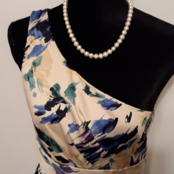 Dress - Picture 2 of 4